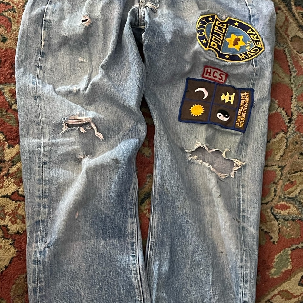 LEVI - Picture 2 of 4